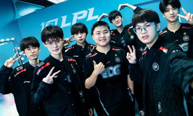 一个残酷的 一个残酷的